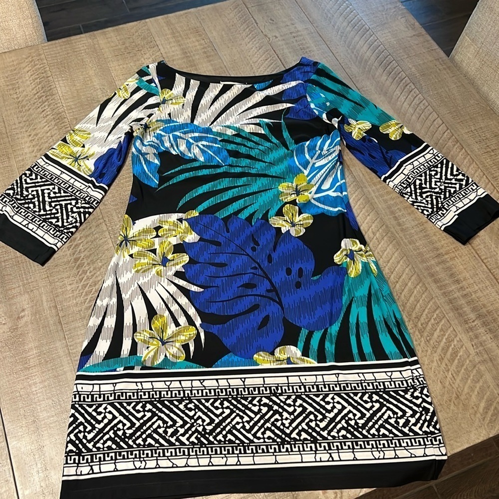 Super cute simple shift dress by Intermission